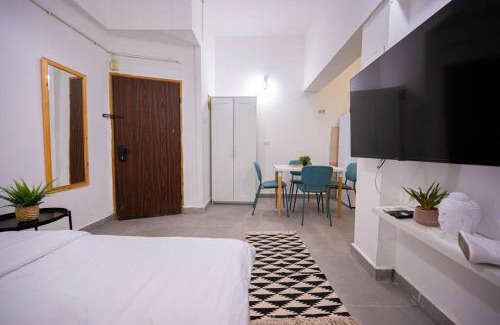 Old North Apartment | City Center Ben Yehuda - Studio - By Vacay