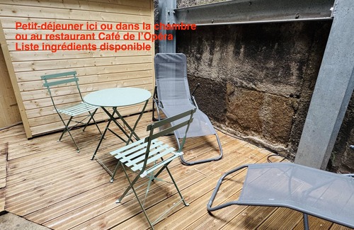Centre Ville Apartment | City center Jacuzzi Overhead projector Terrace Breakfast Love Room