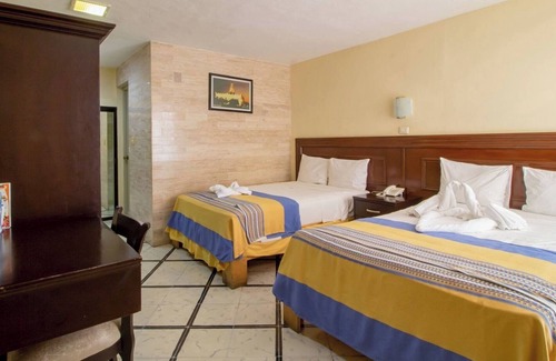 Merida Municipality Hotel | City Center Two Double Room Mérida Stay with Pool, Garden and Comfort