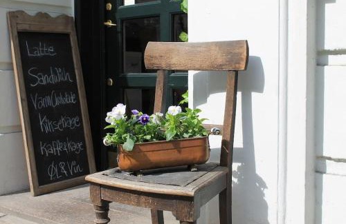 Copenhagen City Centre Apartment | City Central 2BR Apartment Next to the Lakes