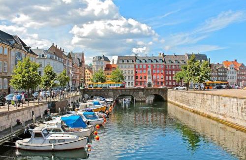 Copenhagen City Centre Apartment | City Central 2BR Apartment Next to the Lakes