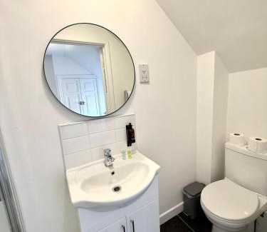 Grangetown Apartment | City Centre Embankment View Apartment Sleeps 3
