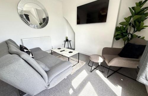 Grangetown Apartment | City Centre Embankment View Apartment Sleeps 3