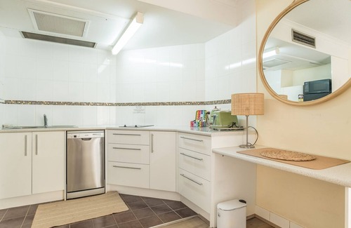 Brisbane Central Business District Apartment | City Convenience & Comfort at The Abbey on Roma