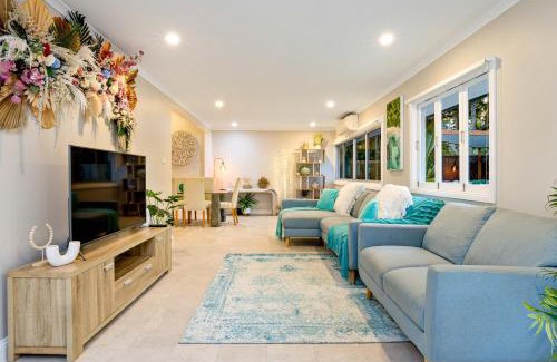 Manunda House | City Haven - A Slice of Paradise Fringing the CBD