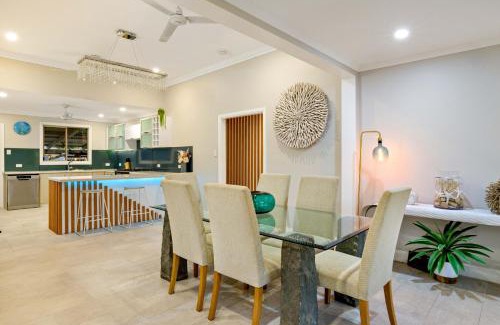Manunda House | City Haven - A Slice of Paradise Fringing the CBD