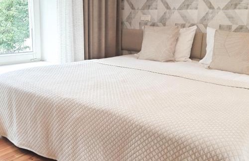 Centrs Apartment | City heart, from 9,9 host, split level, free parking and bag storage