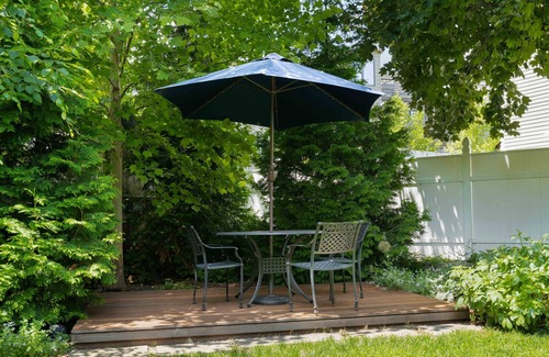Cambridgeport Condo | City Oasis with Yard and easy Walk To Harvard, MIT and Train