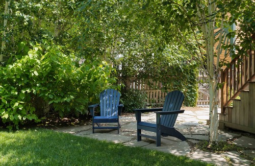 Cambridgeport Condo | City Oasis with Yard and easy Walk To Harvard, MIT and Train