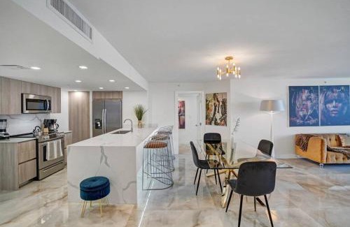 Downtown Miami Apartment | City of Dreams! Renovated With Water & Park Views