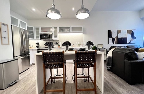 Downtown Kansas City Apartment | City Sky Lux DT King Bed Apartment No Cleaning Fee