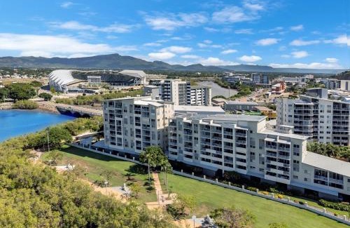 Townsville Apartment | City Stadium Apartment on the riverfront