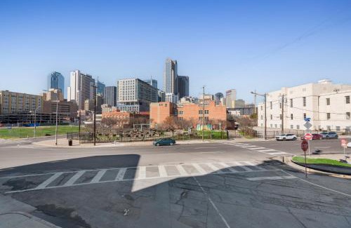 Downtown Dallas Apartment | City View 2BR Apartments