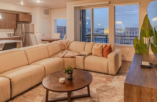 Rio Grande Apartment | City Views 2BR 2BA Pool/Gym Convention Centre