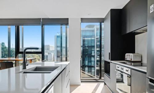 Reid Apartment | City-Views-Stylish-2bed2bath