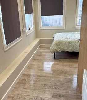 Bradford Apartment | City Views Top Floor - Bradford City Center