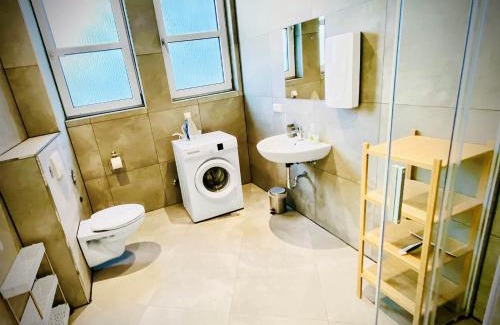 Burbach Apartment | CityChalet Business Apartments - Workers welcome! - Free Parking - Fast WIFI - Smart TV - WM