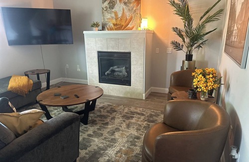 Sun Prairie House | Citys EDGE of Madison- SLEEPS 10 & ONLY 6 Miles to downtown