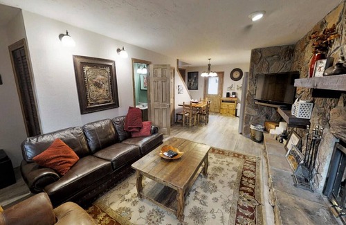 Red River Cabin | CJ A-Frame 3 - In Town - Ski In/Ski Out - Free WiFi - Cable - Hot Tub - Washer/D