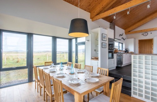 Isle of North Uist Cottage | CLACHAN LODGE, pet friendly, with a garden in Lochmaddy, North Uist