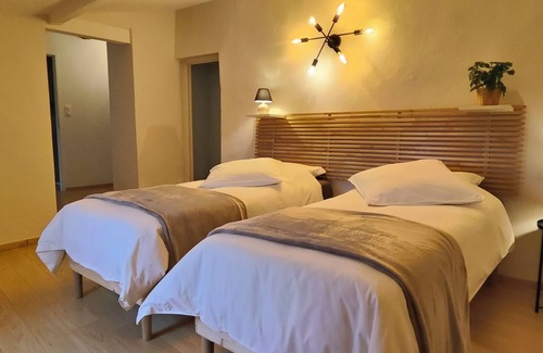 Pompignan Bed & Breakfast | Clair Chambre Double Avec Salle de Bains Privative