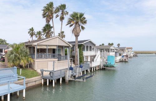 Port Isabel House | Clam Circle Retreat On The Laguna- LIV Resort