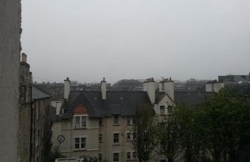 Old Town Apartment | Clamshell Land - Royal Mile