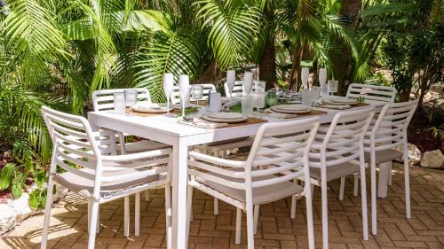 Gibbs Bay House | Claridges 1 home