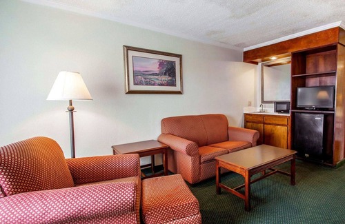 Dothan Hotel | Clarion Inn & Suites Dothan South