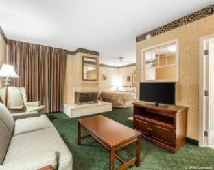 Sevierville Hotel | Clarion Inn Willow River