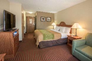 Mount Pleasant Hotel | Clarion Pointe Racine - Mount Pleasant