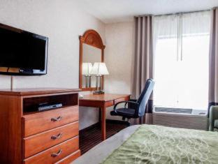 Mount Pleasant Hotel | Clarion Pointe Racine - Mount Pleasant