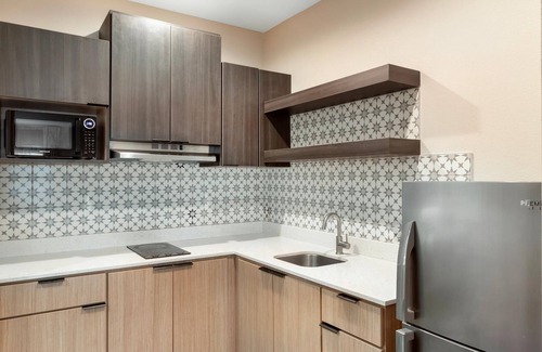 Spring Hotel | Clarion Pointe