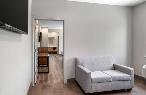 Spring Hotel | Clarion Pointe