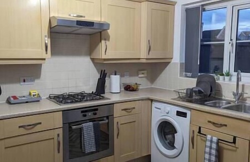 Burnley House | CLARITURF - 4 Bed House-Stadia,Parks,Canal & Sites-SkyN'flix