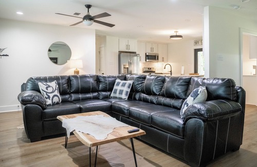 Ocean Springs House | Clark Cottage - With Golf Cart! 1 mile ride to the beach & Dtown Ocean Springs!