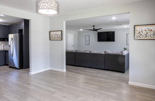 Orangefield House | Clark House Perfect for Workers!