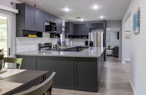 Orangefield House | Clark House Perfect for Workers!