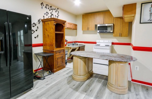 Clarksburg Apartment | Clarksburg Getaway Near DC + Baltimore Sights!