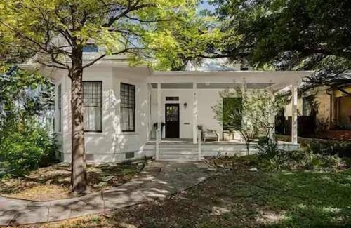 Clarksville House | Clarksville Charm - 5 BR / 3.5 Bath + Game Room