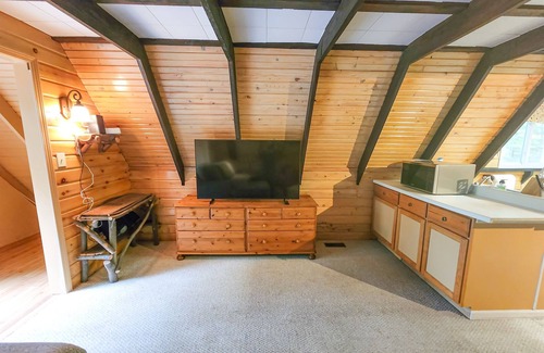 Sears Cabin | Classic A-Frame | River, Fireplace, Kayaks & Tubes