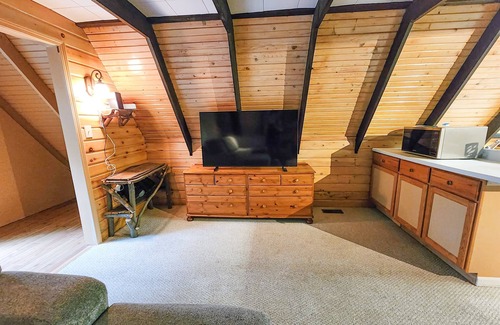 Sears Cabin | Classic A-Frame | River, Fireplace, Kayaks & Tubes