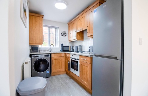 Milton Malsor Apartment | Classic and Charming 2-bed Apt w/Parking and SkyTV