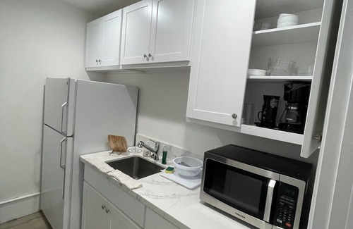 Outer Mission Apartment | Classic Bright Garden Side Studio in San Francisco Home