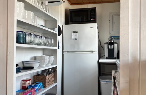 Wellfleet Cottage | Classic Cape Cod Beach Cottage Steps to Private Beach or Stroll to Town! A/C !