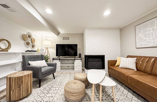 Shoreline House | Classic Charm Meets Modern Comfort Home B