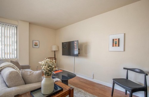 Downtown West Apartment | Classic DT 1BR with City View by Zencity