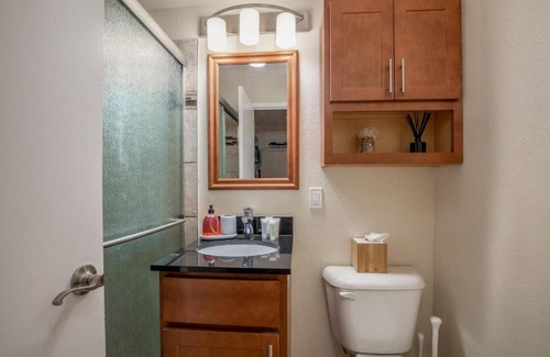 Downtown West Apartment | Classic DT 1BR with City View by Zencity