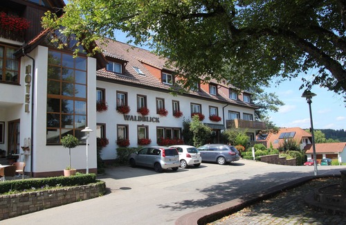 Donaueschingen Apartment | Classic family room, retro without balcony, 1 double bed + 1 single bed