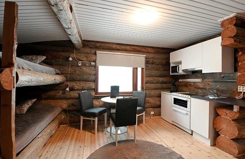 Sirkka Apartment | Classic Log Cabin Ski-in Ski-out